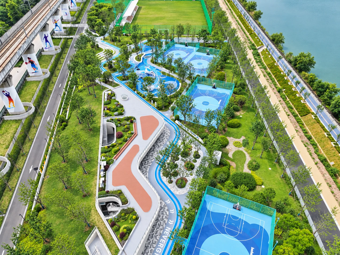 涪江沿岸的运动场地、步道和公共活动区